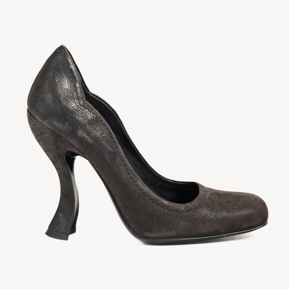 Prada AW/04 Sculptured Curves Black Leather Pumps - Picture 1 of 8